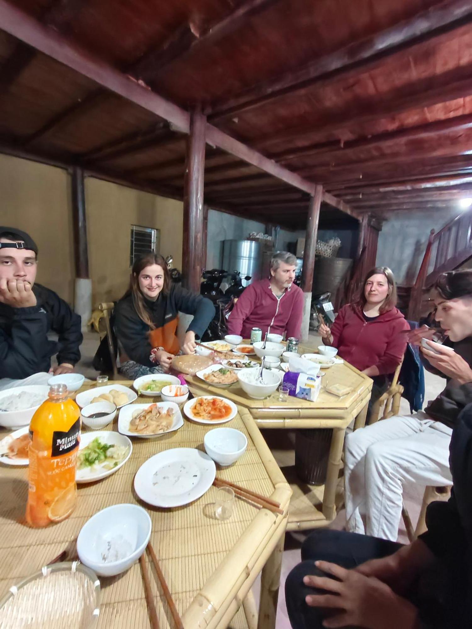 Nung An Homestay Quang Uyen Extérieur photo