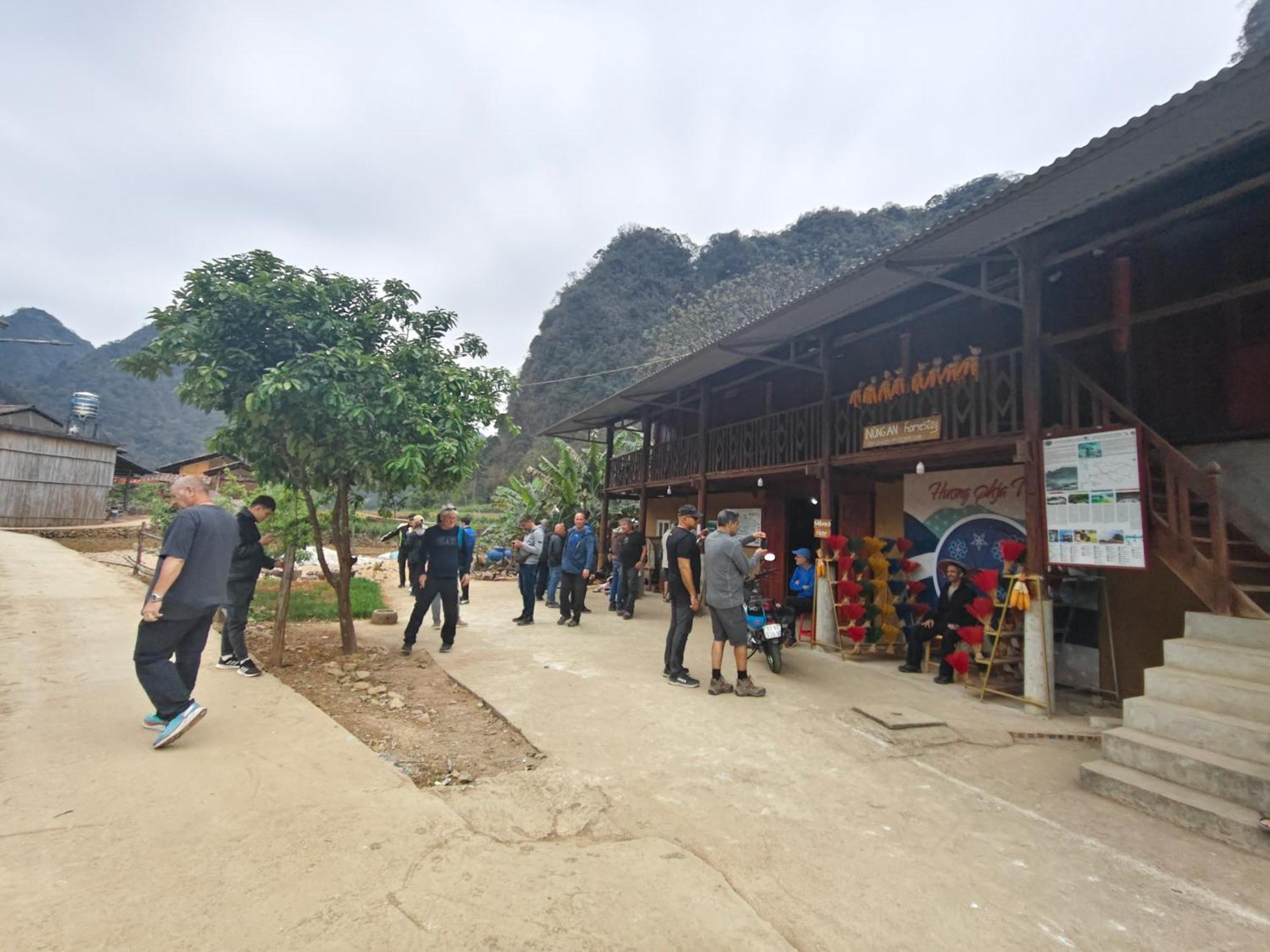 Nung An Homestay Quang Uyen Extérieur photo